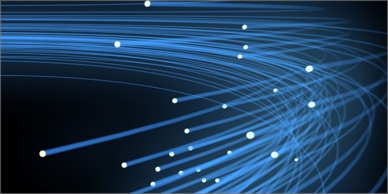 Mejor fibra óptica para jugar online: requisitos y operadores (2026)